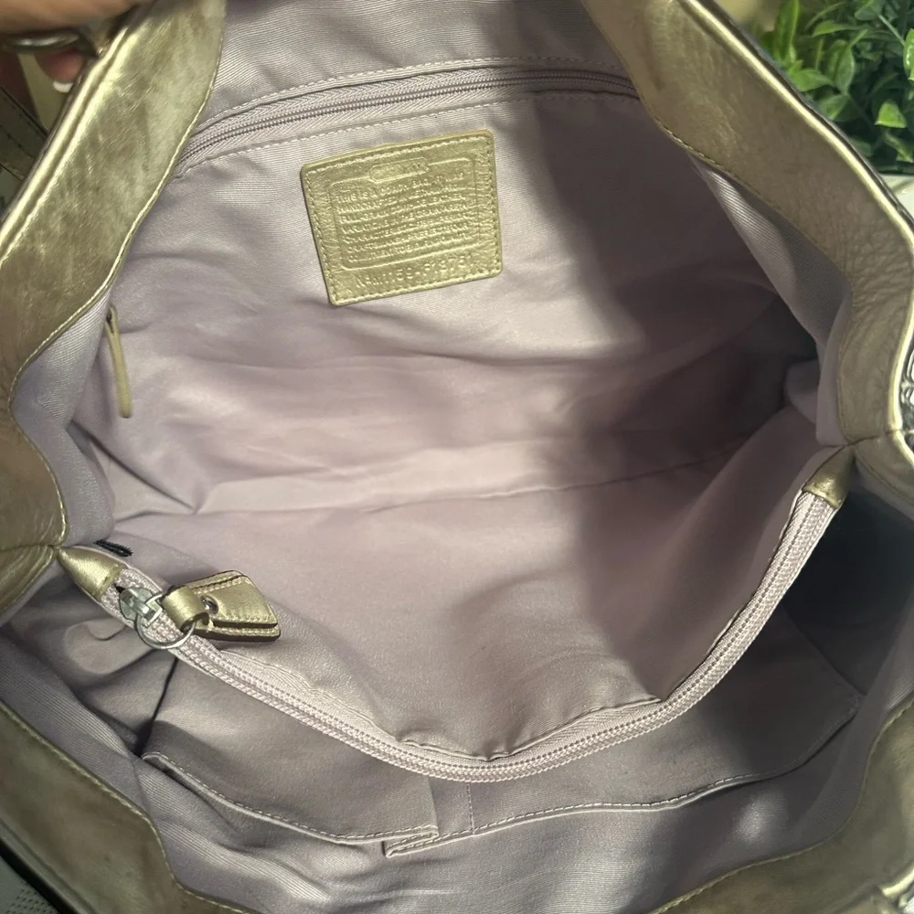 Coach Soho F18751 Cream Leather East West Tote
Shoulder Bag Gold Trim - Picture 8 of 13